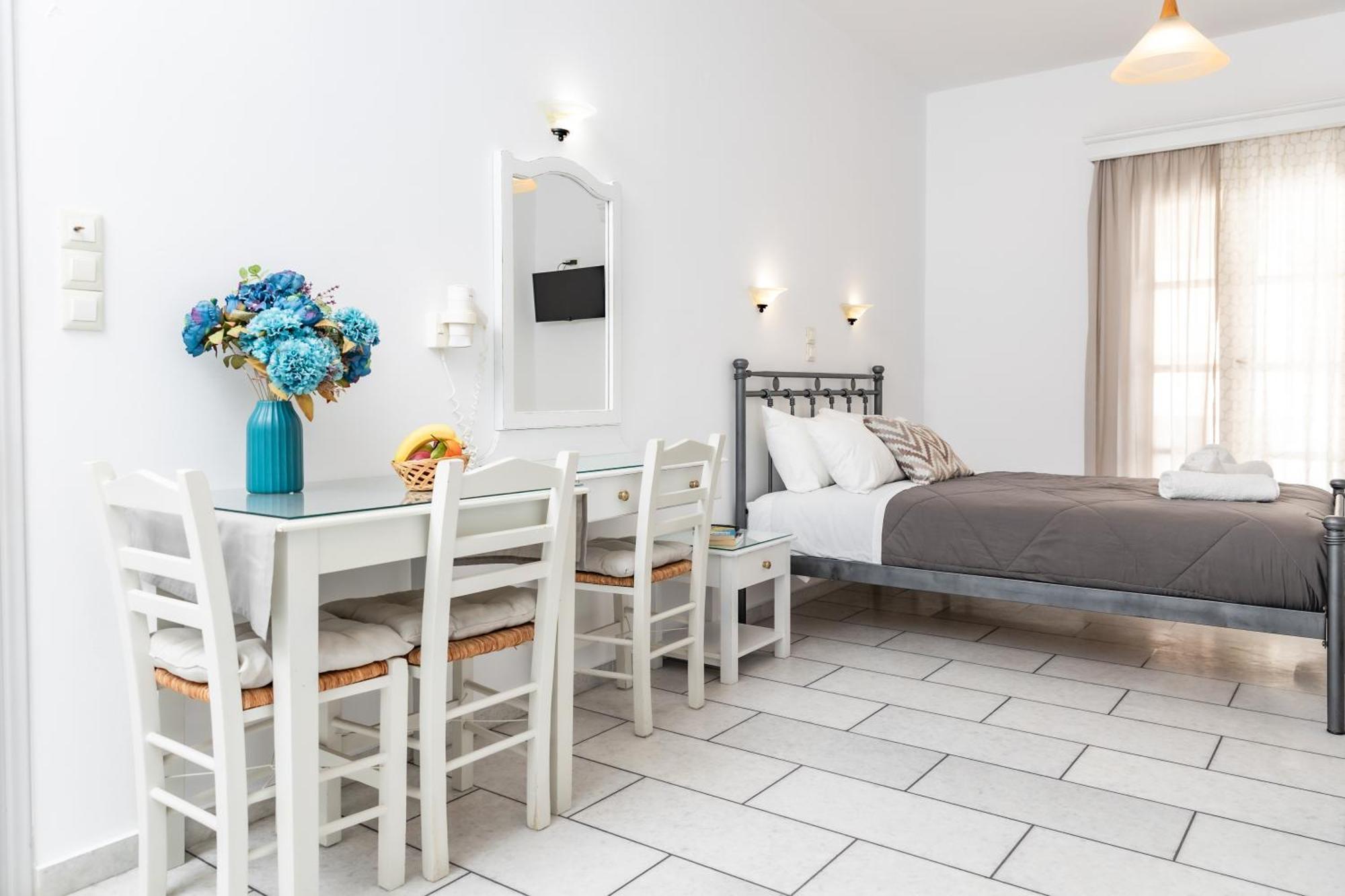 Depis Studios & Apartments Naxos City Εξωτερικό φωτογραφία
