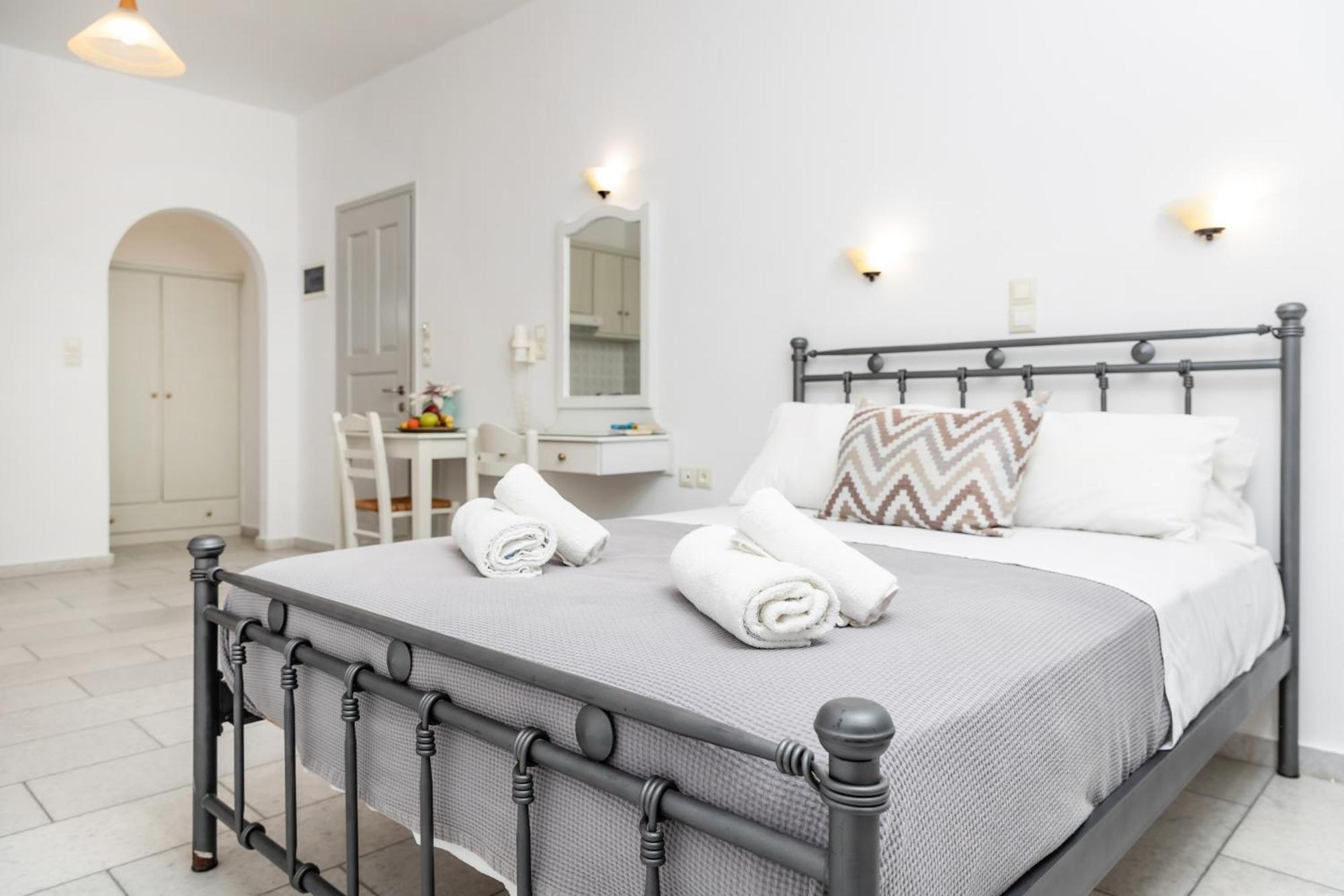 Depis Studios & Apartments Naxos City Εξωτερικό φωτογραφία